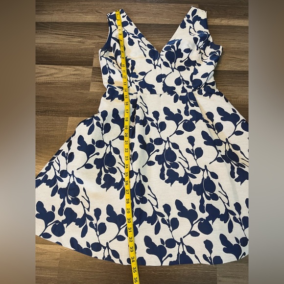 Betsey Johnson Floral Jacquard V-Neck Fit & Flare SZ 6 - Picture 14 of 16